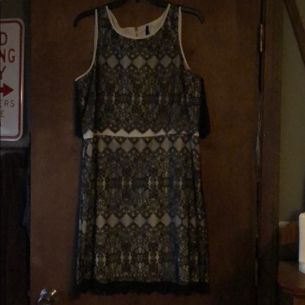 Kensie Black and ivory lace dress - size large